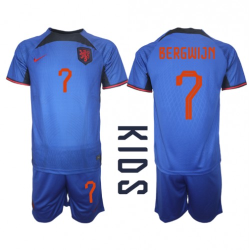 Fotbalové Dres Holandsko Steven Bergwijn #7 Dětské Venkovní MS 2022 Krátký Rukáv (+ trenýrky)